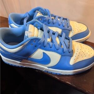 Nike Dunk low UNC. Size 9.5 M.